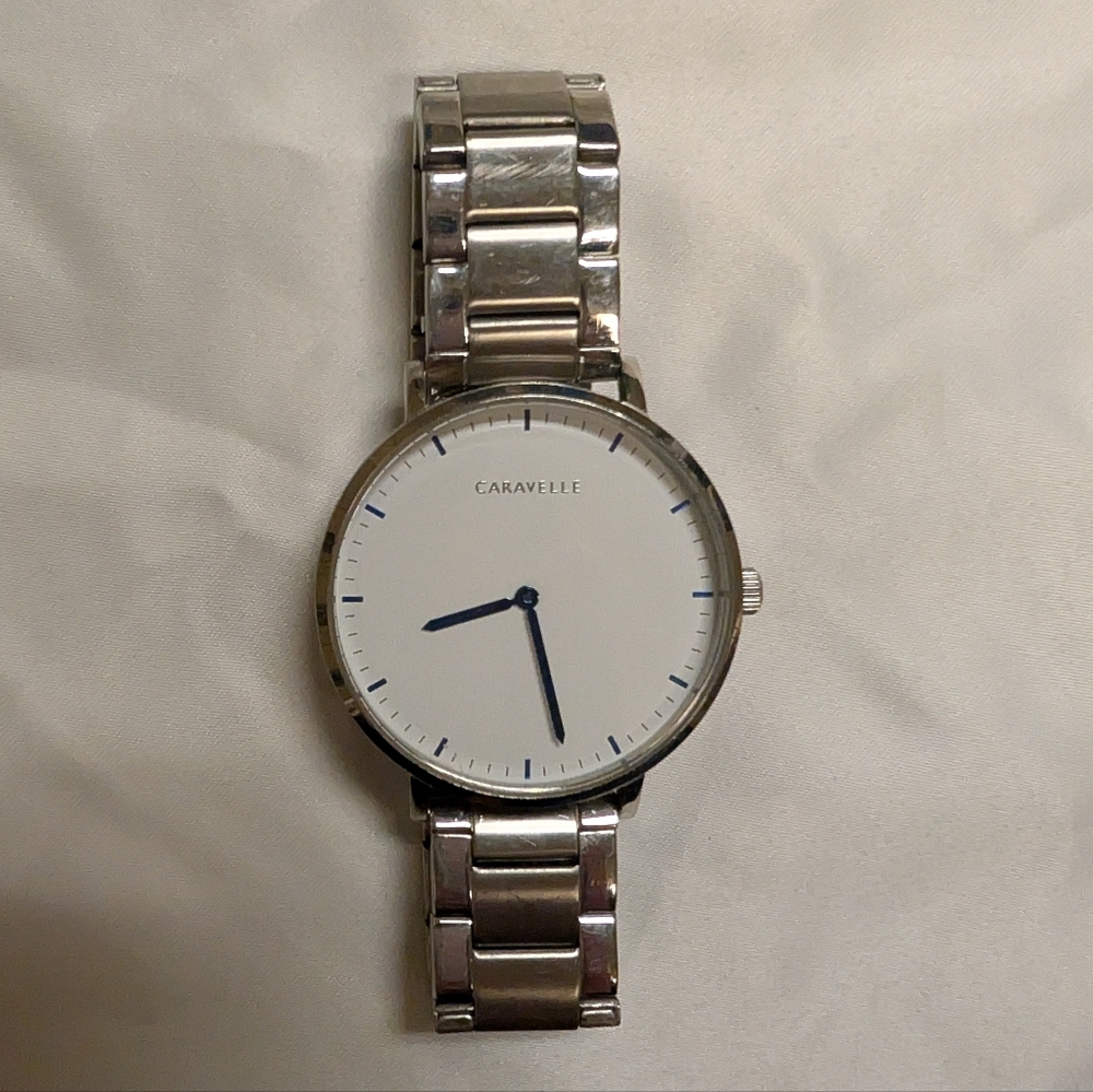 Modern Silver and White Watch with Minimalist Design and Metal Bracelet